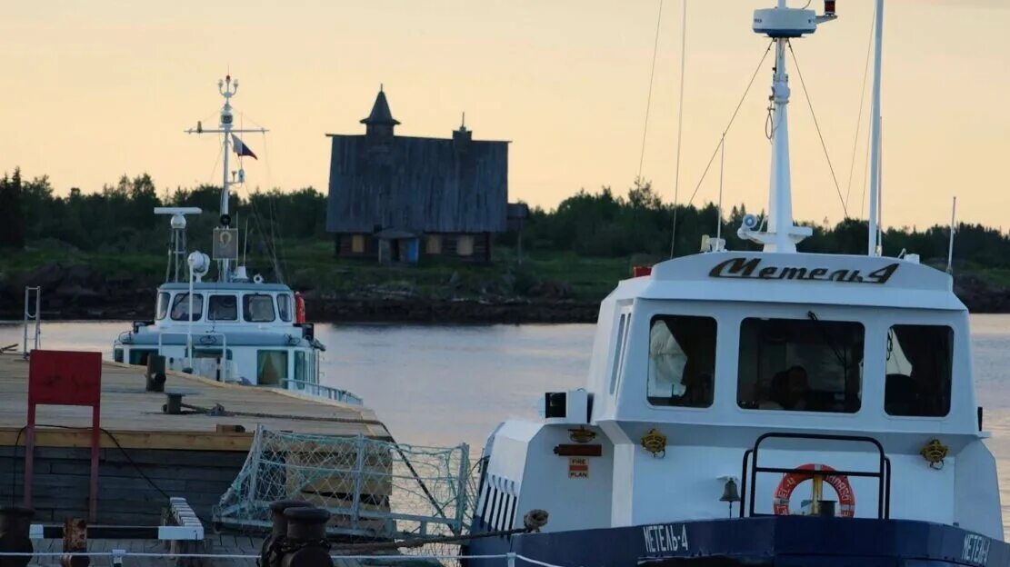 Национальный парк перямери в кеми. Порты в карелии. Теплоход косяков соловки. Кемь плот ул портовая 11. Кемь рабочеостровск порт.