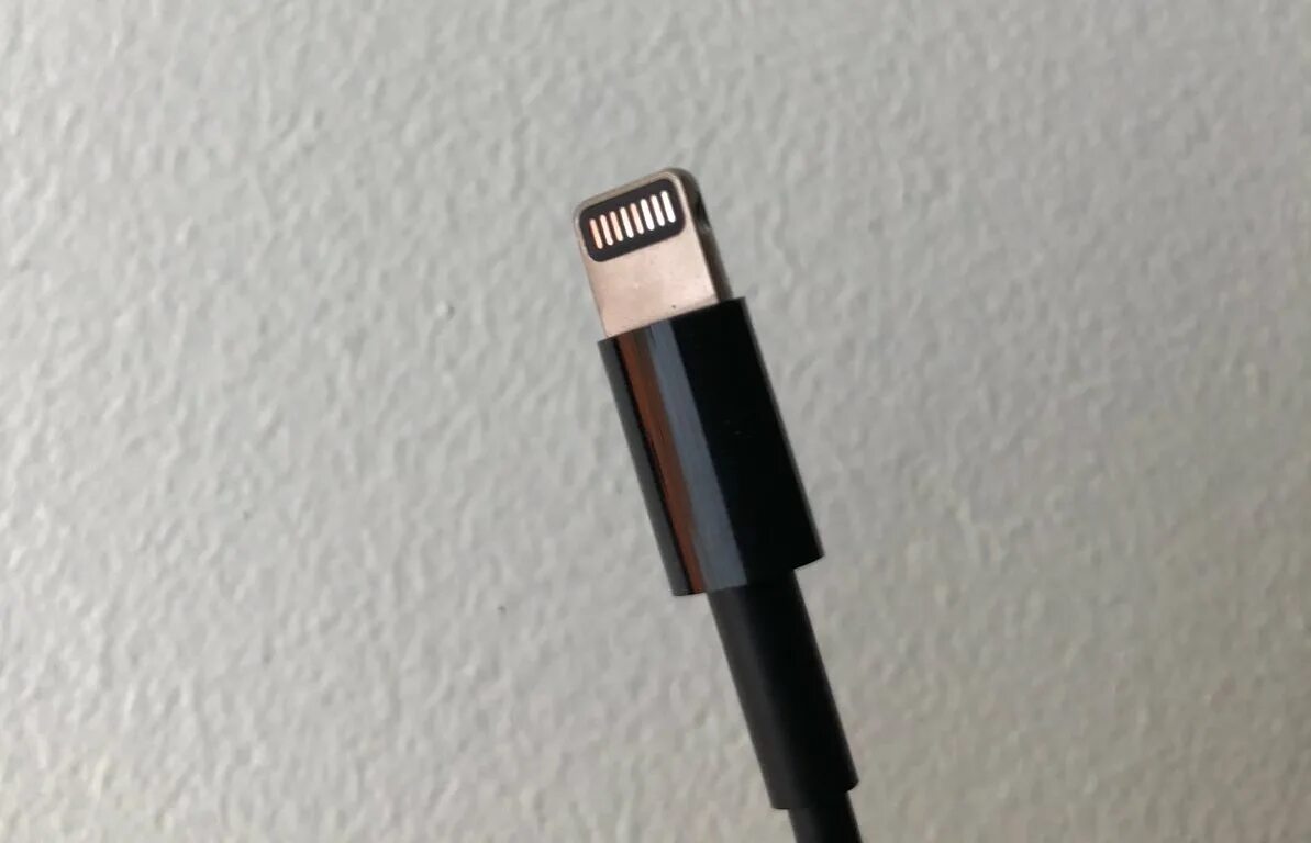 Apple iphone lightning. Кабель Apple Lightning черный кабель. Кабель TFN Lightning черный. Кабель iphone Lightning USB 90. Apple 3.5 Cable Lightning.