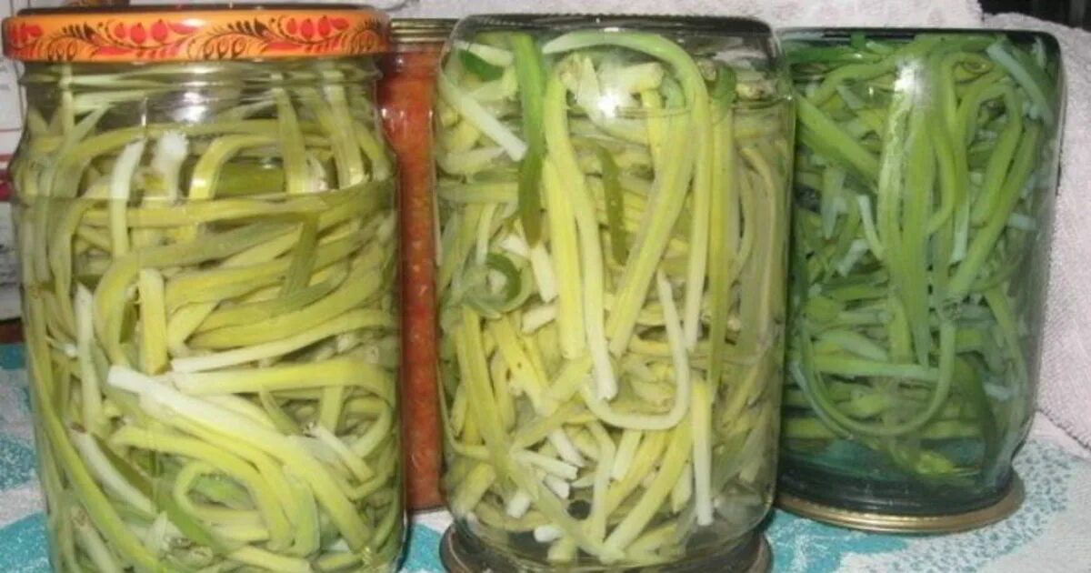 Черемша на мясорубке на зиму. Черемша консервированная. черемша в маринаде. черемша соленая. черемша закатка.
