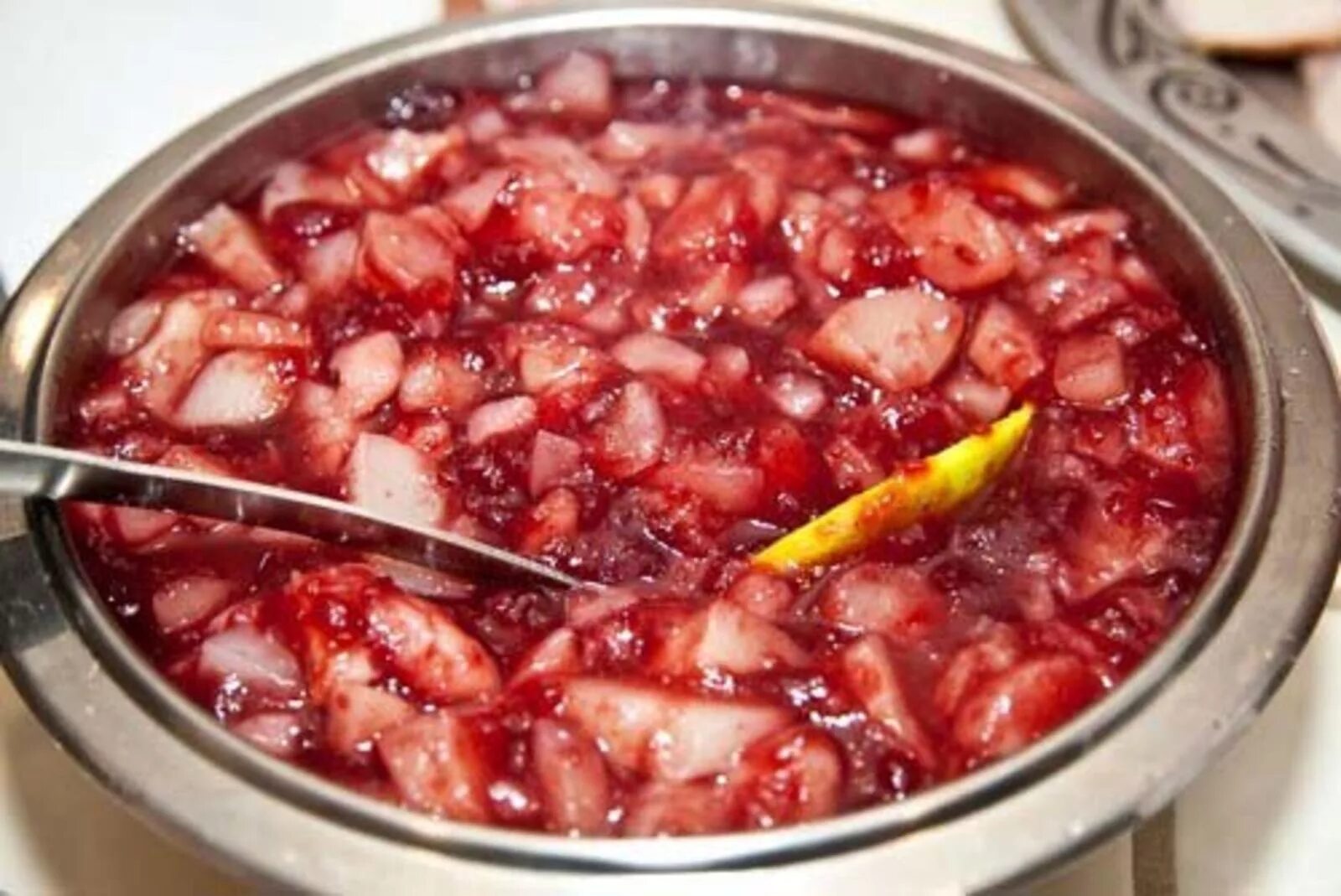 Ревень блюда. Ревень блюда из ревеня. Ревень вяленый купить. Ревень рецепты приготовления блюд. Блюда из ревеня.