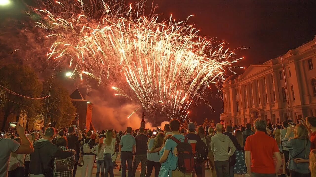 Салют 9 мая Нижний Новгород. Салют в Сормовском парке 9 мая сегодня. Фото салюта на 9 мая в Нижнем Новгороде. Концерт на площади Минина.