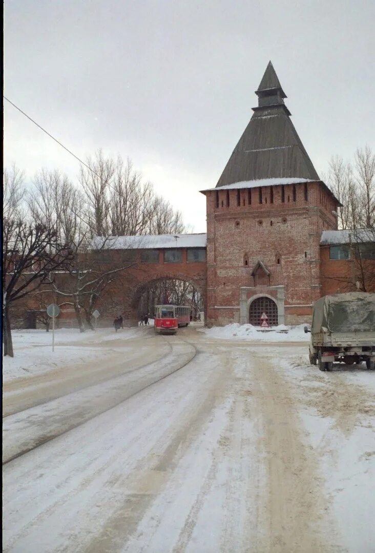 Смоленск никольское. Никольские ворота Смоленск. Никольские ворота Смоленск Пожарский. Никольские ворота Смоленск фото. Никольские ворота 2000.