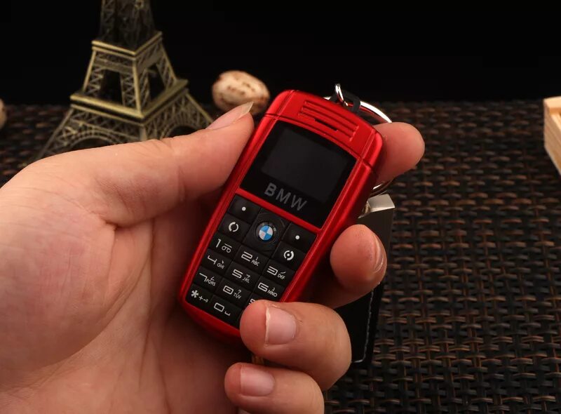 Фотография маленького телефона. Китайский сотовый c800+. Необычные кнопочные смартфоны. Самый маленький сотовый телефон. Маленький кнопочный мобильный телефон.