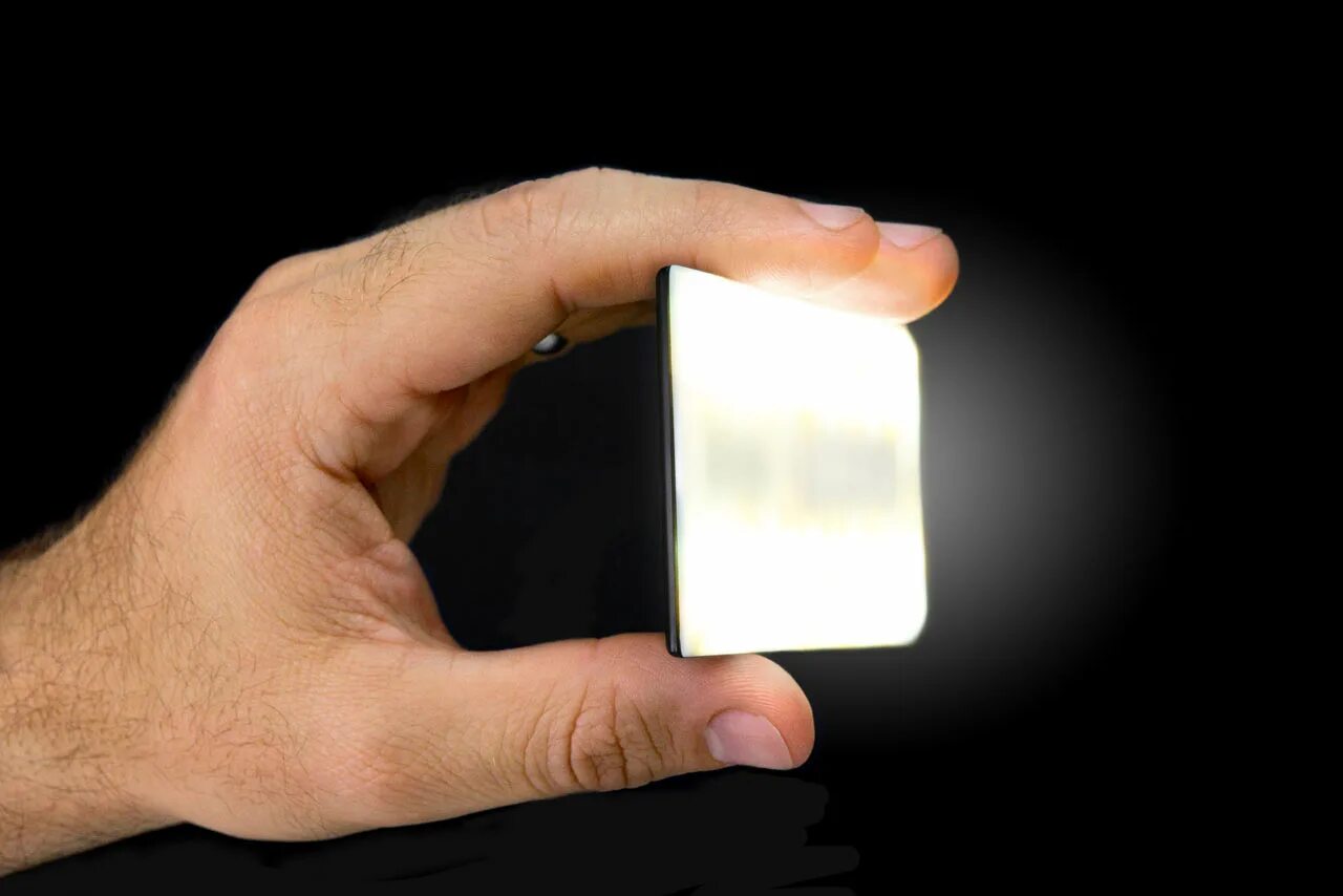 Фотовспышка для телефона. Вспышка камеры. Смартфон со вспышкой. Фонарик на мобильнике. Вспышка для селфи bradex.