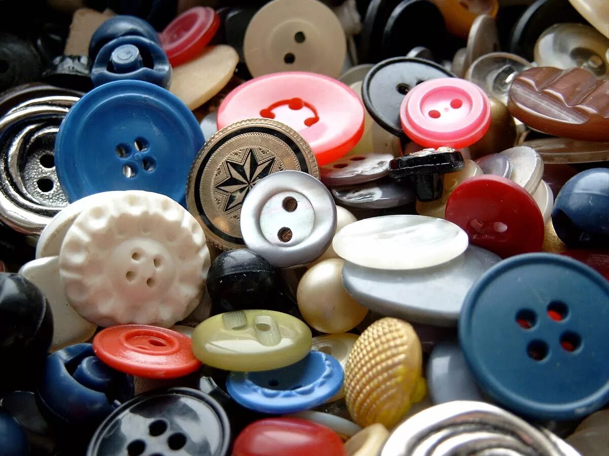 Пуговица почему и. Пуговицы в древности. Антикварные пуговицы. Самые первые пуговицы. Старинные ведомственные пуговицы.