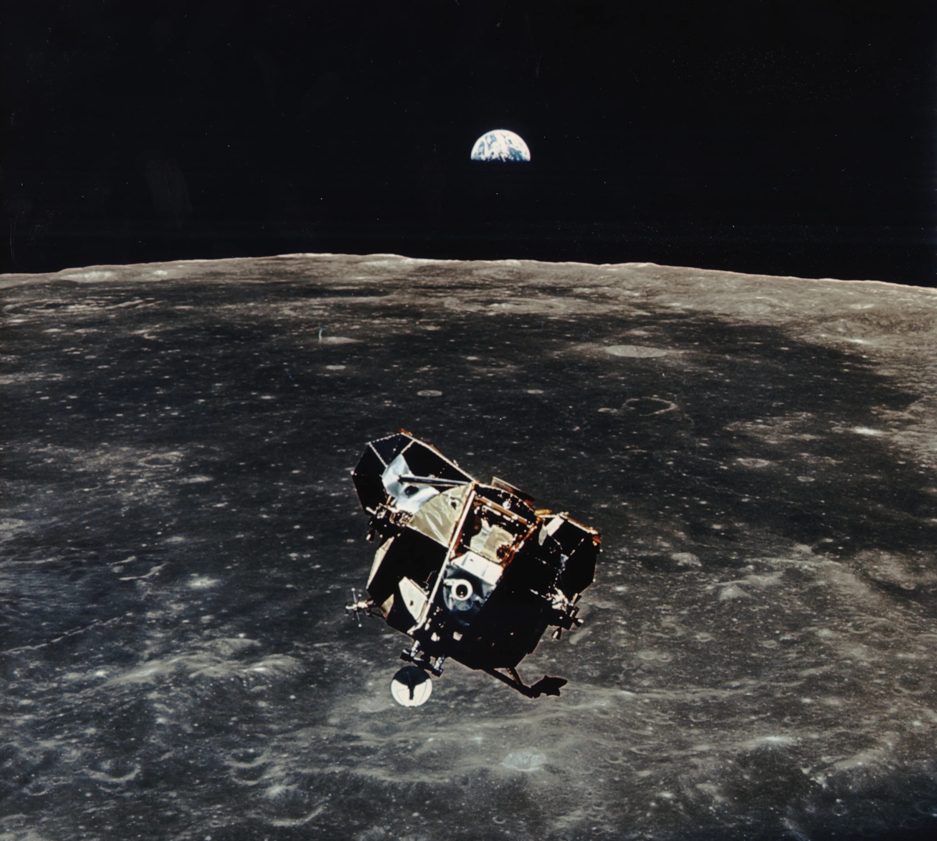 Корабль на поверхности луны. Аполлон 1969 Аполлон 11. Apollo 11 Lunar Module. Миссия Аполлон 11. Снимки Луны миссии Аполлон.