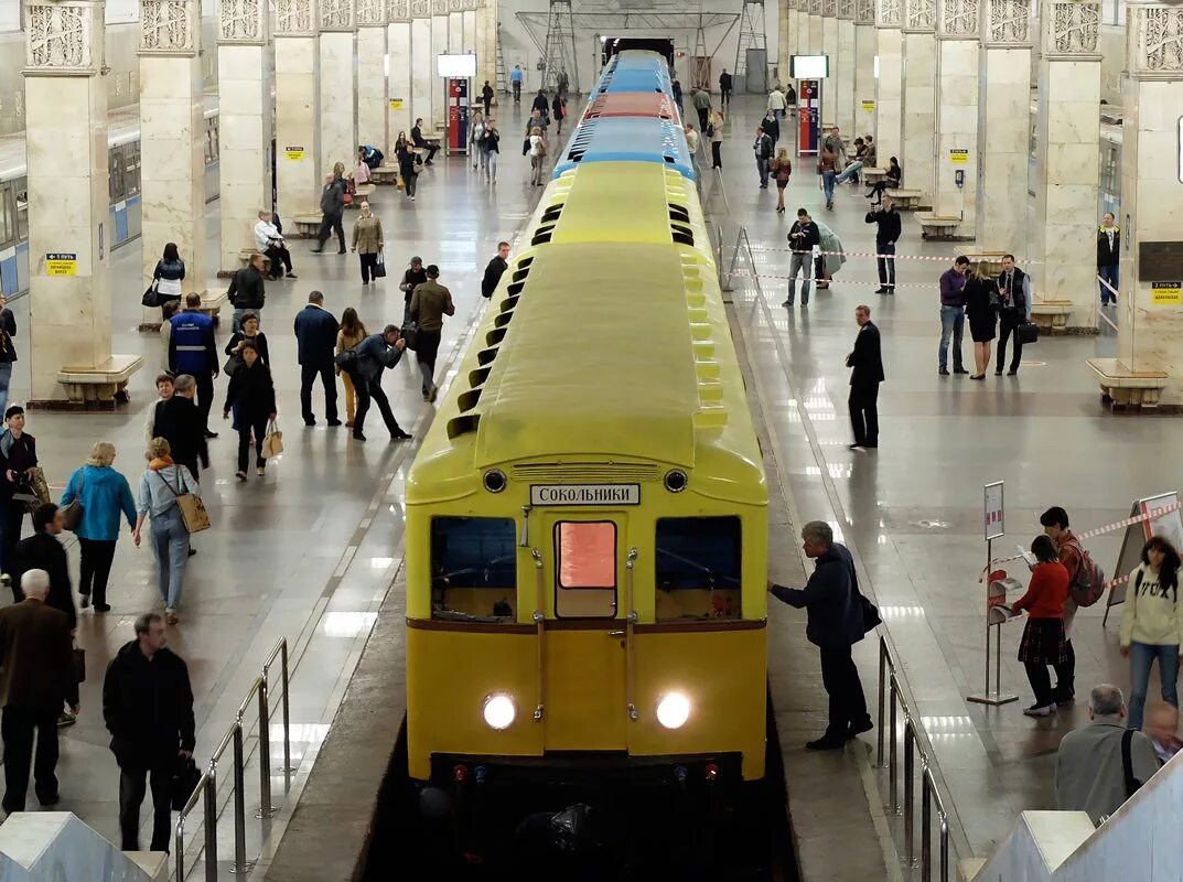 Одесское метро. Метро Одесса. Станция Партизанская парад поездов. Одесский метрополитен.