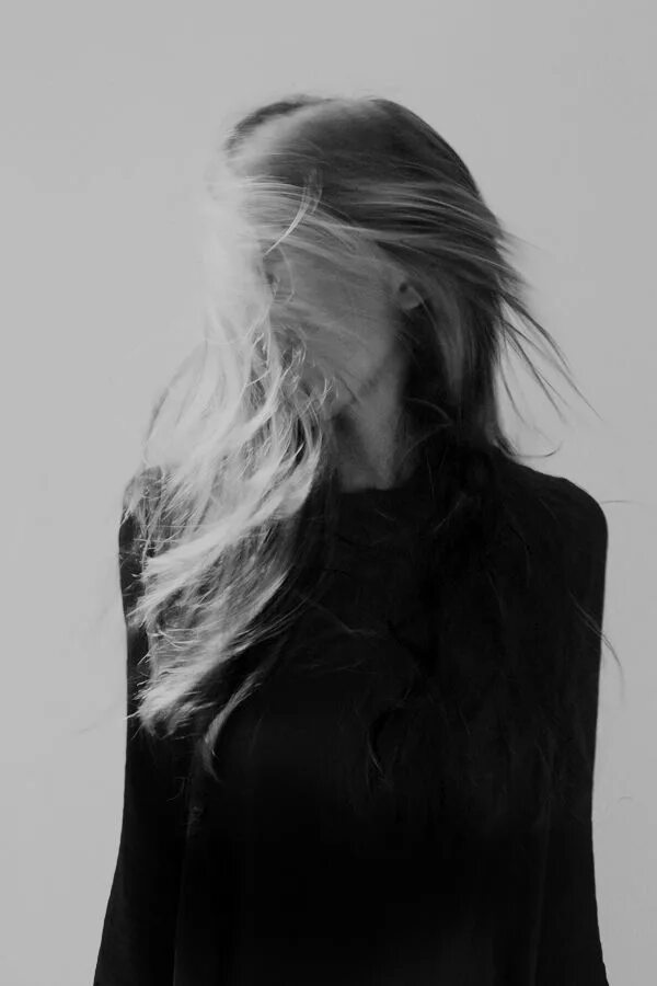 Фотосессия со спины девушек. Темная девушка. Красивые девушки с прикрытым лицом. Красивые темные девушки. Девушки со спины на аву.