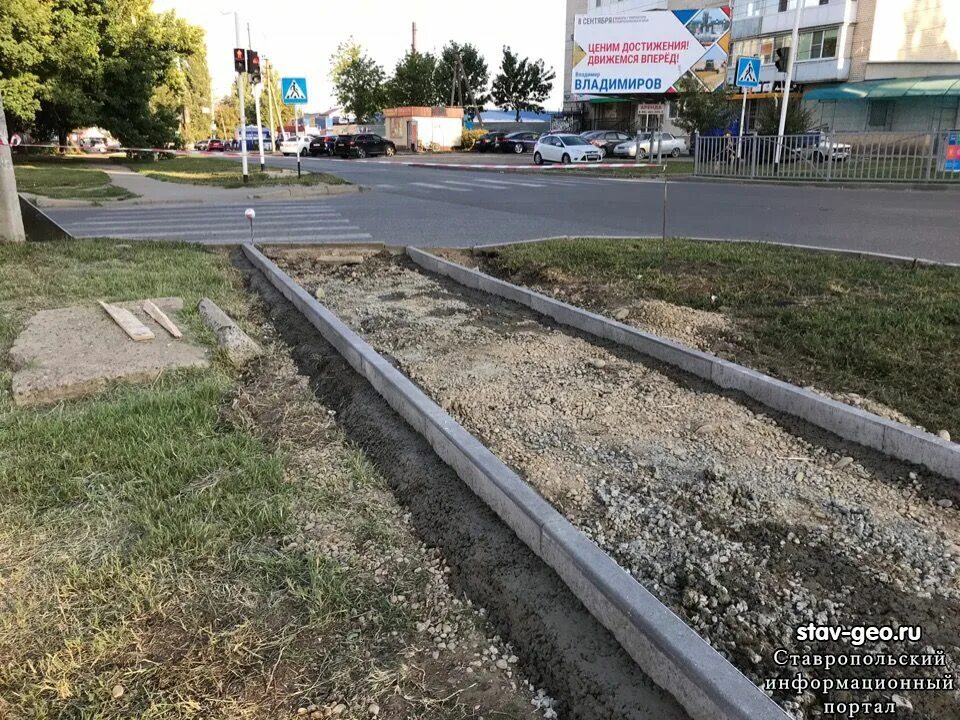 Строительный михайловск. Стройка Михайловск. Двор с асфальтом Михайловск Ставропольский край Гармония. Аллея на Ленина Михайловск фото.