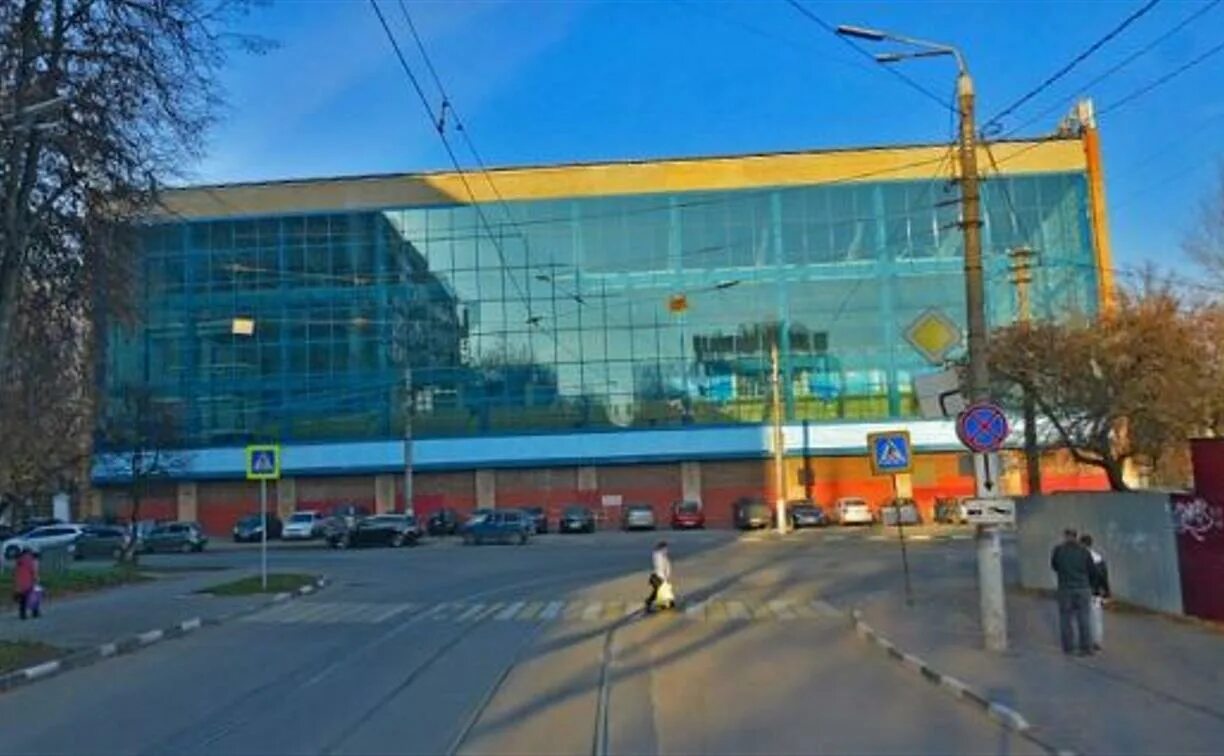 Бассейн арсенал. Бассейн арсенал тула. парковка у бассейна арсенал тула. бассейн арсенал тула фото.