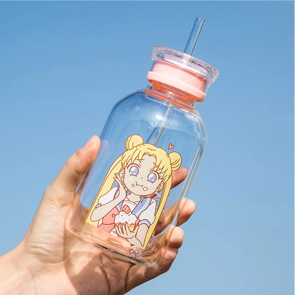 Студенты бутылочка. Сейлор Мун бутылка для воды. Кавайные бутылочки. Бутылочка для питья для девочек милая.
