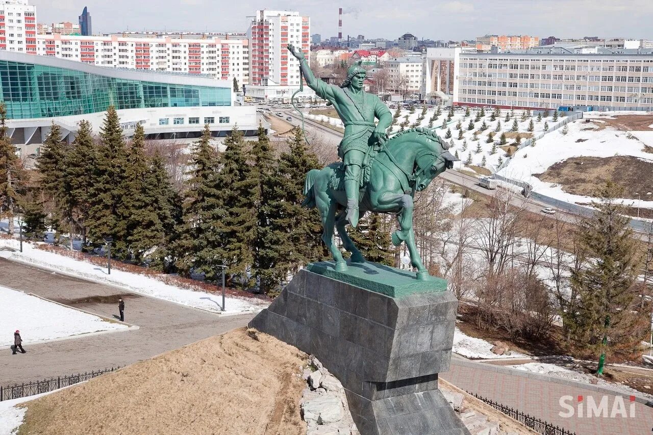 Уфа и окрестности. Салават Юлаев памятник в Уфе. Башкирия Уфа достопримечательности. Уфа зима памятник. УФ достопримечательности.