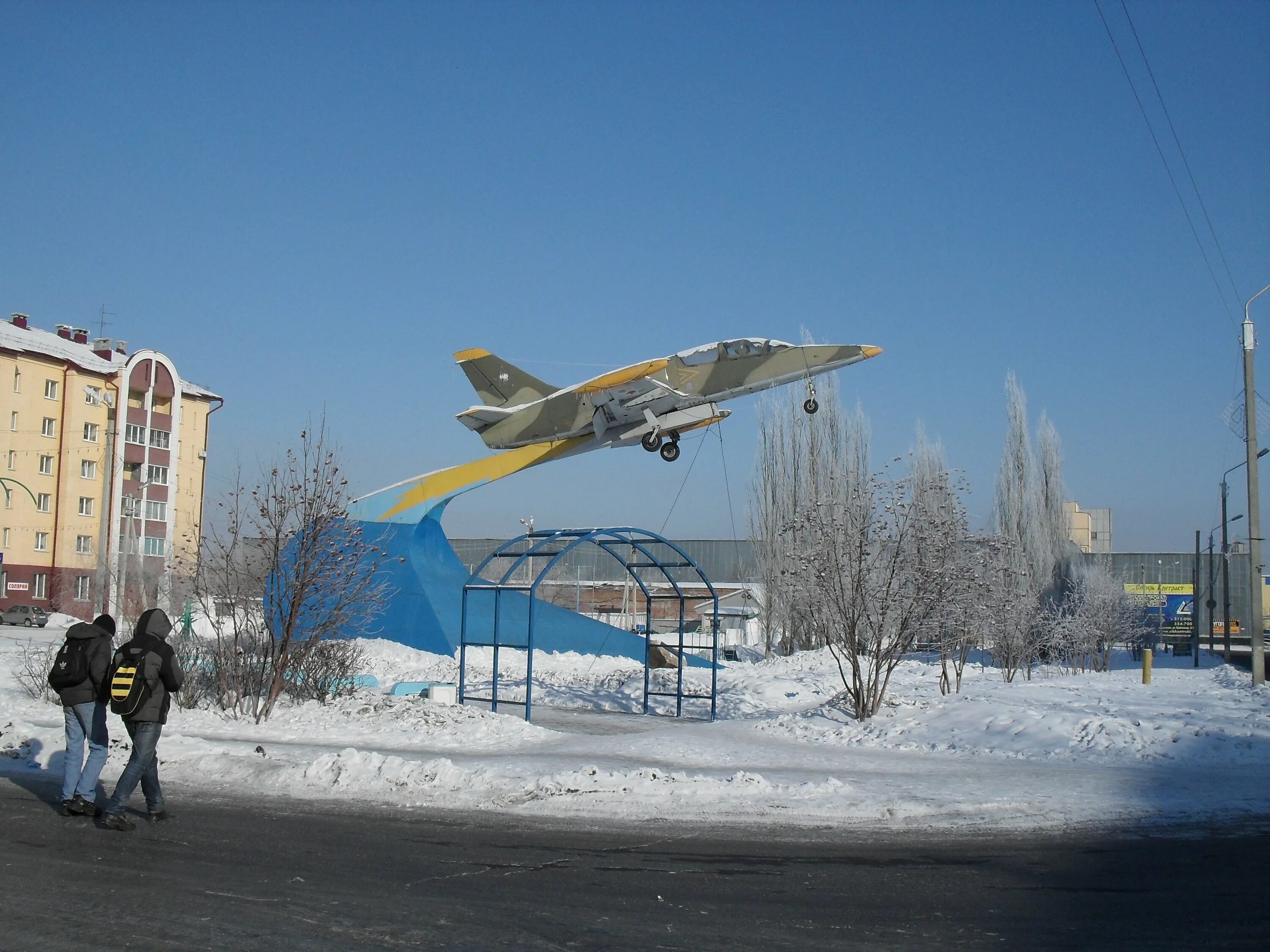 Г барнаул пос. Самолет Новосиликатный Барнаул. Поселок Новосиликатный в Барнауле. Барнаул посёлок Новосиликатный самолёт. Микрорайон Новосиликатный Барнаул.