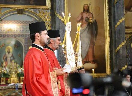 Несмотря на официальные славословия и торжественные молебны
