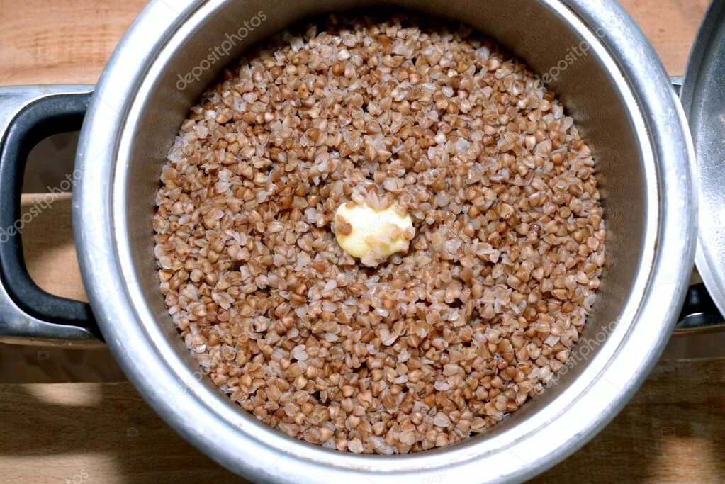 Гречка в меню. Гречка отварная с маслом. Гречка гарнир. Гречка отварная с маслом. Гречневая каша с маслом.