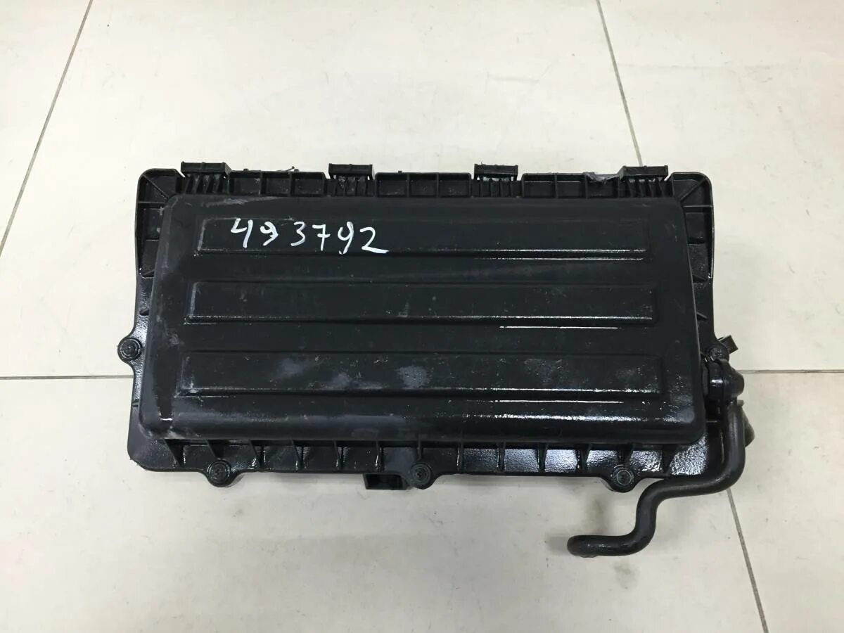 Корпус воздушного фильтра polo mk4. Корпус фильтра фольксваген поло. Корпус фильтра фольксваген поло. Резонатор воздушного фильтра фольксваген поло. Корпус воздушного фильтра рапид 1.