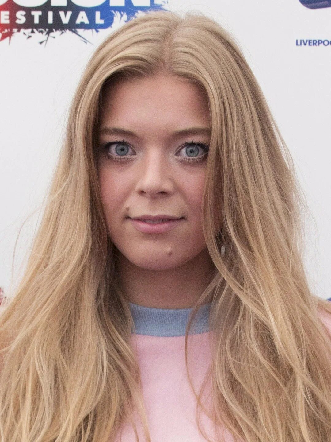 Бекки хилл. Singer Becky Hill. Бекки Хилл Британская певица. Бекки Хилл фото.