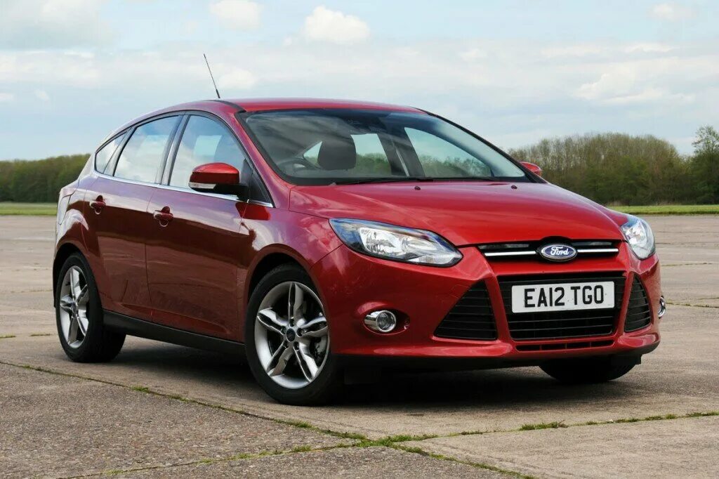 Купить форд фокус 2011. Ford Focus 3. Ford Focus III 2011. Ford Focus 3 хэтчбек. Ford Ford Focus 3 красный.