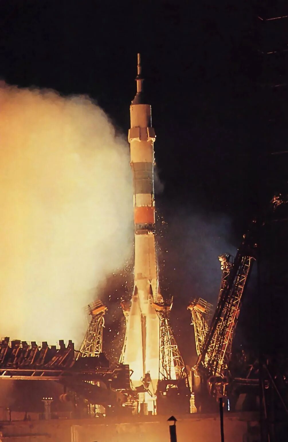 Союз 8 м. Союз тм-8. ракетоноситель союз тм. космонавтика. космическая программа ссср.