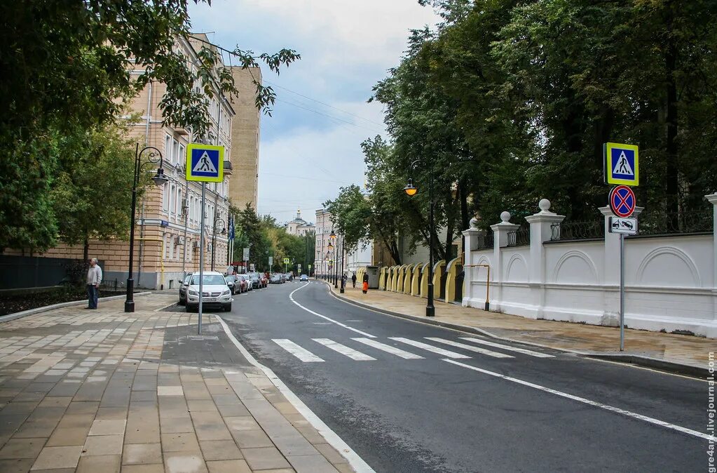 Почему не показывают улицу. Улица Спиридоновка в Москве. Никитская улица Москва пешеходная. Благоустройство улиц Москвы. Благоустроенные улицы Москвы.