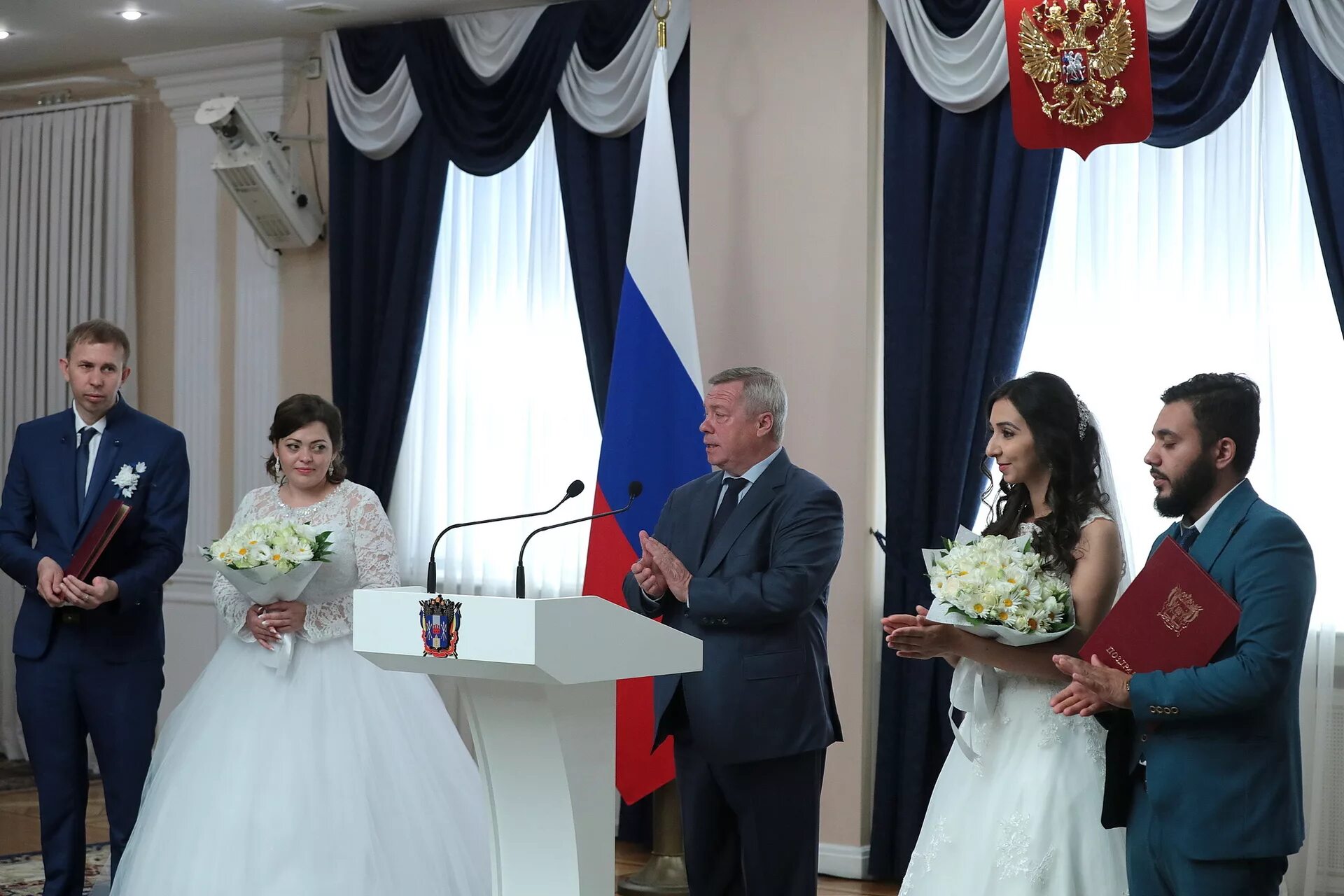 Центральный парк чалтырь. Чалтырь ростовская область рестораны. Кафе маска чалтырь. Загс неклиновского района. Загс в чалтыре.