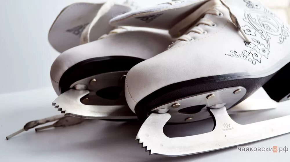 форвард хоккейный центр новомосковск. где можно взять коньки. коньки бауэр варриор x1 2017г цена. бесплатный прокат коньков. где можно взять коньки.