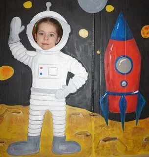 Ракета для фотосессии ко дню космонавтики