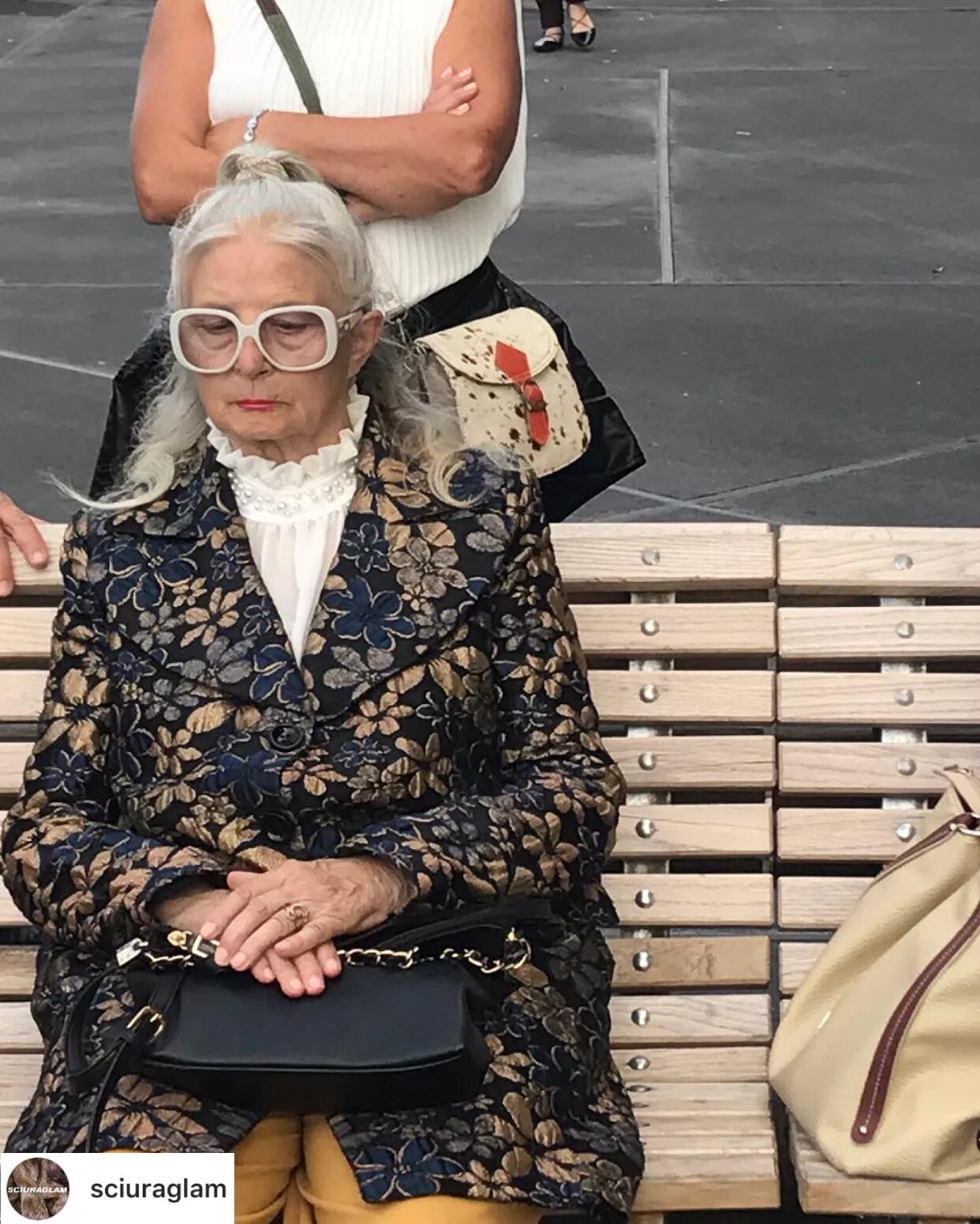 Самая богатая бабушка. Модные старушки. Модные итальянские бабушки. Модные бабульки. Модная старуха.