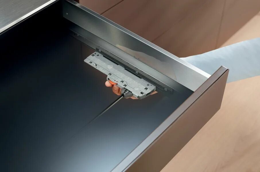 Blum Tip on BLUMOTION. Blum фурнитура Tip on. Механизм Tip-on BLUMOTION. Tip-on BLUMOTION для Tandembox.