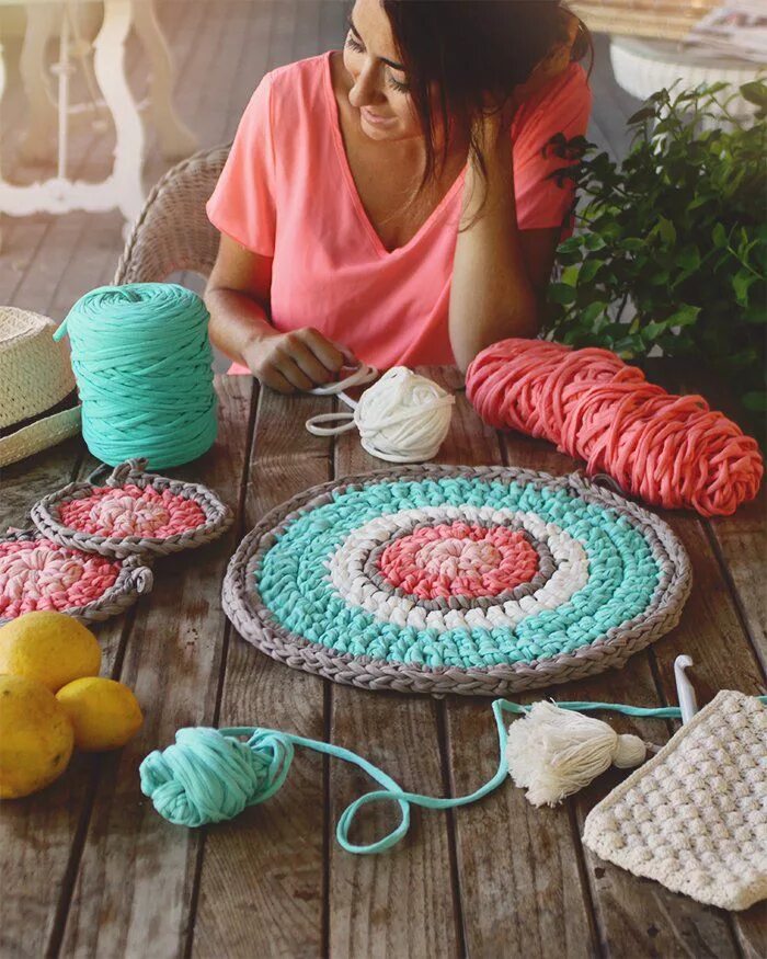 Вязание своими руками самое интересное для женщин. Интересные вязаные вещи. Рукоделие для дома. Вязание интересные идеи. Вязаные изделия для дома.