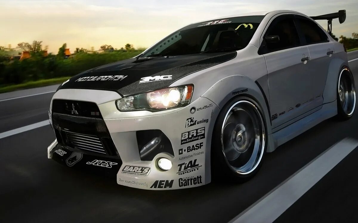 Тюнинг спорт. Mitsubishi Lancer Evolution 10. Mitsubishi Lancer 10 Evolution Sport. Митсубиси Лансер 10 спорт. Mitsubishi Lancer Evolution 10 спортивная.