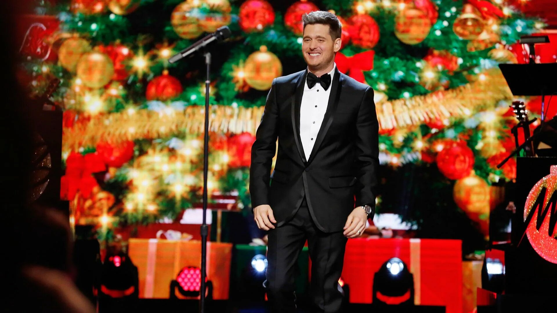 Michael buble it s beginning to look. Christmas майкл бубле. michael buble кристмас. michael buble grammy. michael buble christmas album.