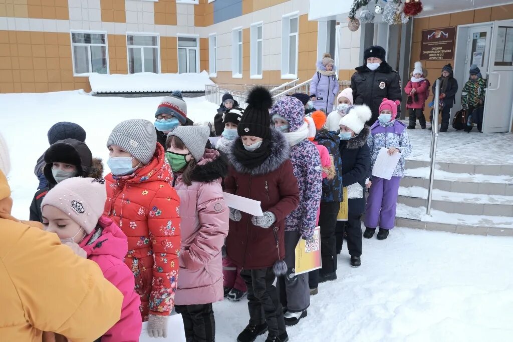 зимние каникулы школьники. стаханка пермь зимой. зимние соревнования в школе. лагерь goodwin camp в подмосковье. зимние каникулы соревнования.