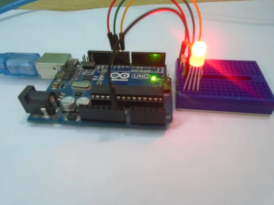 Ардуино диод. Arduino uno RGB светодиод. Модуль с RGB светодиодом ардуино. КПИ светодиод ардуино. RGB диод к ардуино.