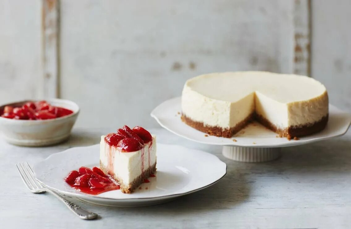 чизкейк. чизкейк нью-йорк. чизкейк. чизкейк клубничный. классический американский чизкейк нью-йорк.