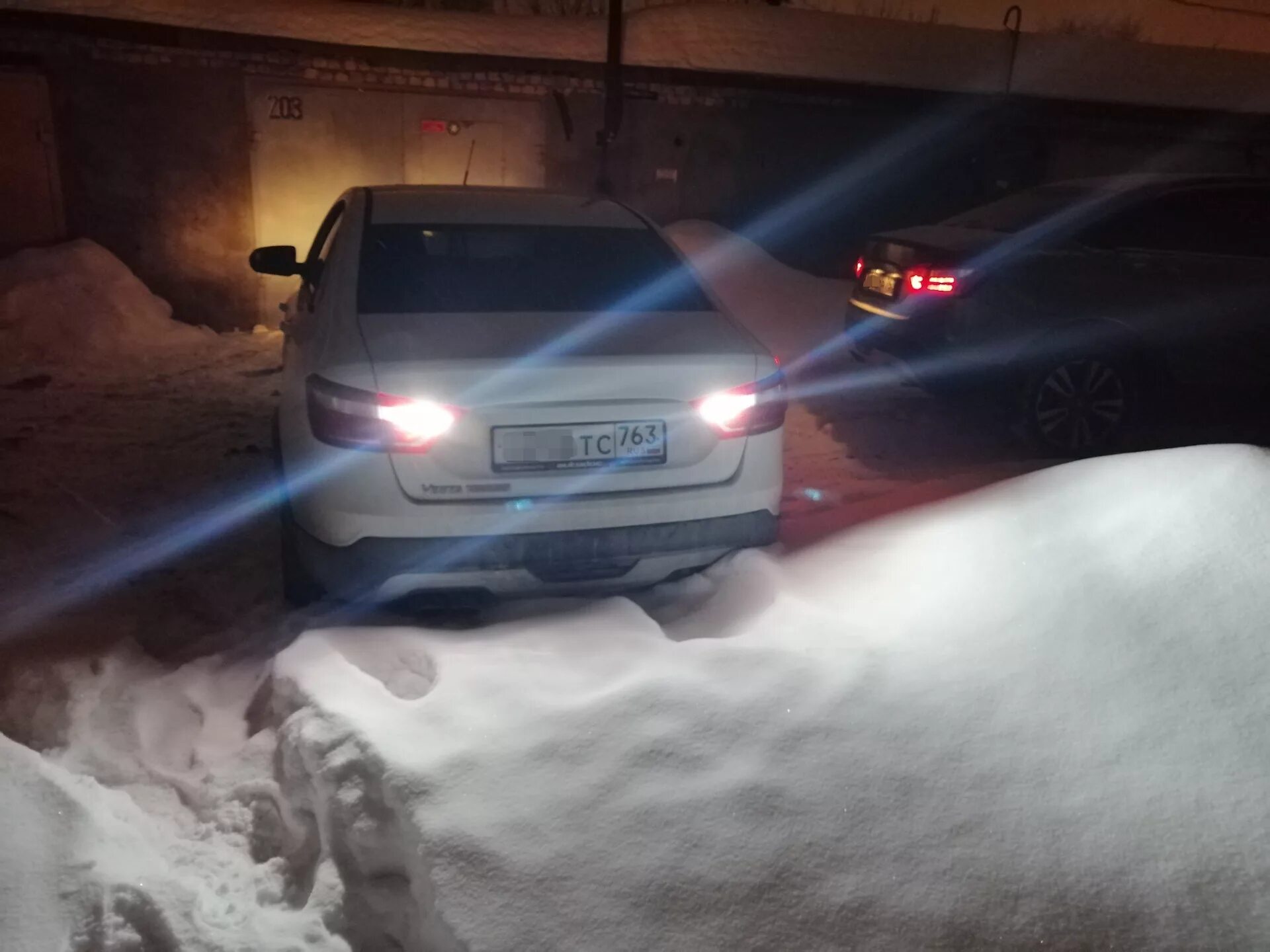 Лед в задний ход. Подсветка заднего хода гранта. Лед лампы h7 на задний ход приора. Задний ход киа рио 4. Лампочка заднего хода ваз 2110.