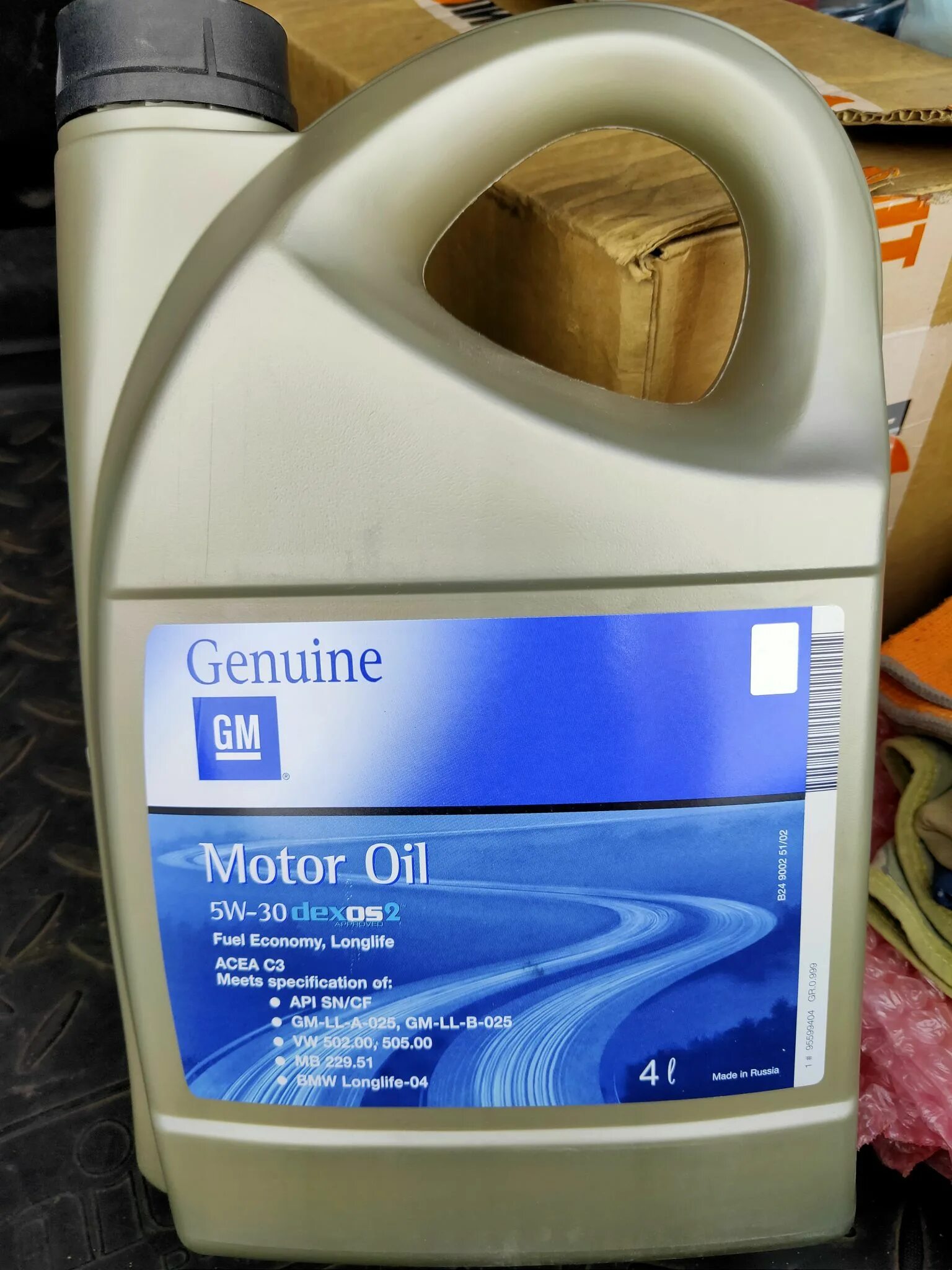 Масло genuine 5w30. GM 5w40 dexos2. General Motors (GM) 5w-30 Dexos 2. Genuine GM 5w30 dexos2. Моторное масло GM 5w30 dexos2.