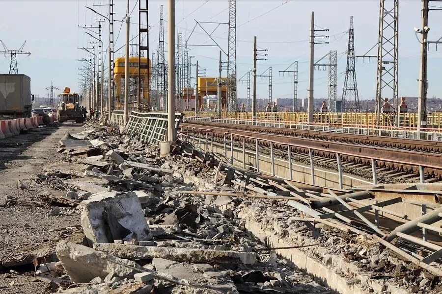 Работа гэс волжский. Волжская ГЭС Волгоград. Волжская ГЭС мост. Мост ГЭС Волгоград. Строительство Волжской ГЭС Волгоград.