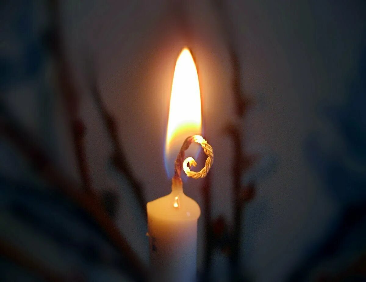 Горящие свечи. Горящая свеча. Свеча горела. Зажженная свеча. Горящая свеча 22.03 2024