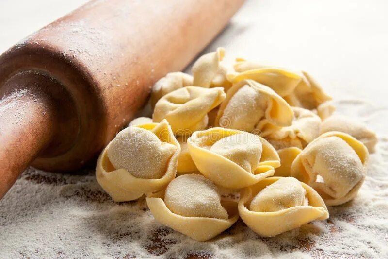 Итальянские пельмени 7. Итальянские пельмени Тортеллини. Паста Tortellini – Тортеллини. Итальянские вареники Тортеллини. Паста пельмени итальянская.