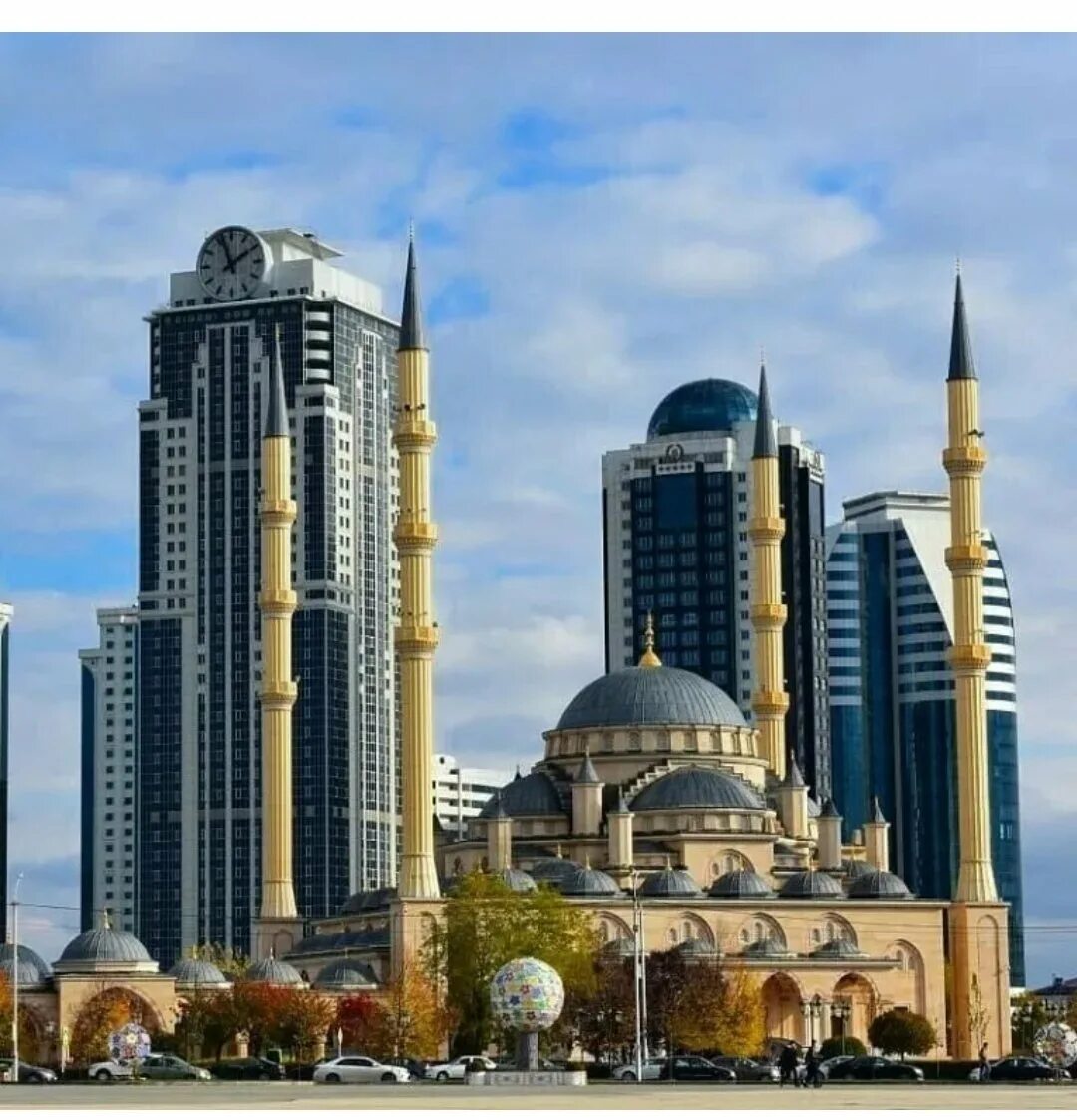 Есть ли чеченская республика. Столица Чечни Грозный. Город Грозный Чеченская Республика. Грозный Сити мечеть. Грозный центр города.
