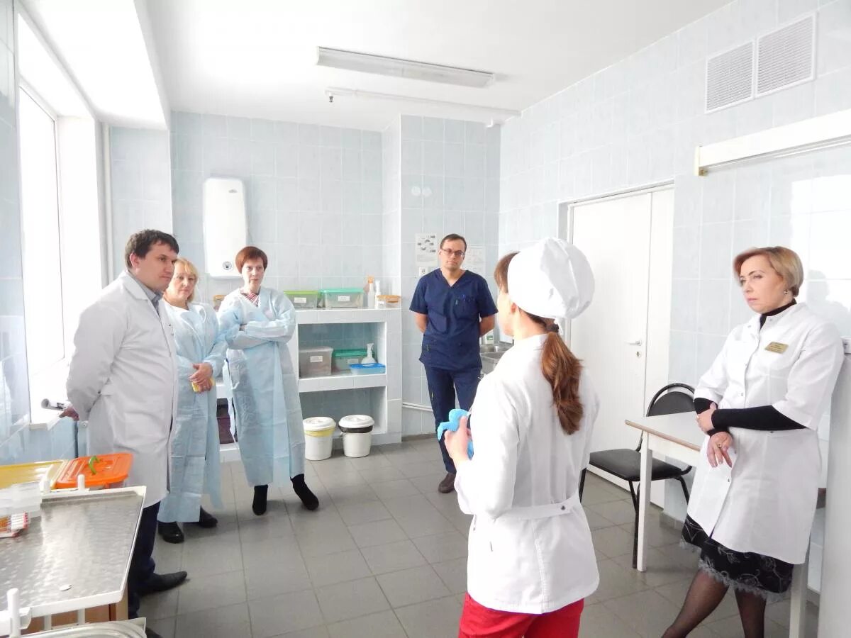 спб гбуз городская больница святого великомученика георгия. режимные кабинеты поликлиники. режимные кабинеты. оснащение медкабинета. процедурная помещение.