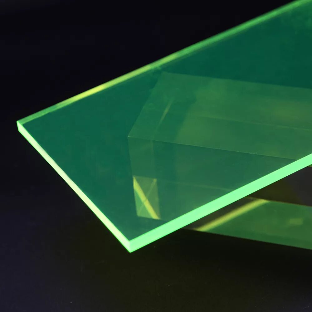 Прозрачное зеленое стекло