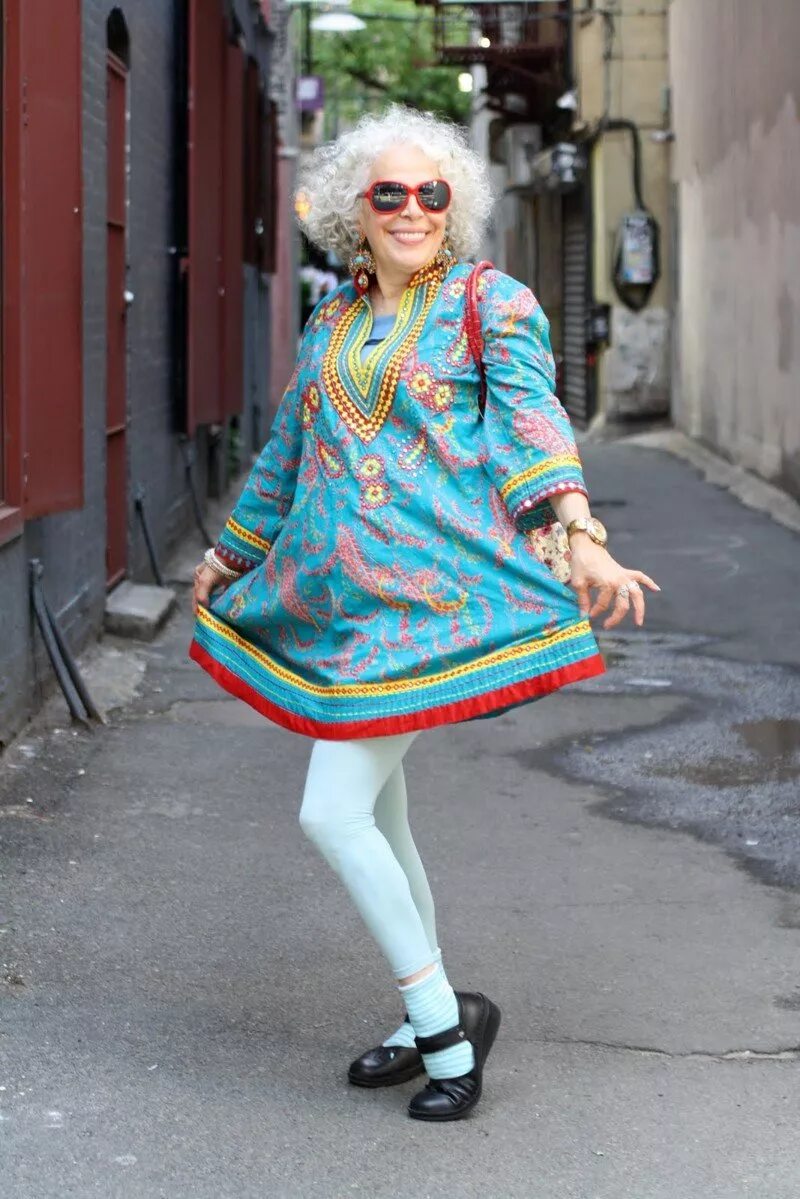 Какая бабушке девушки. Бадди винкл. Портрет бабушки. Ари сет коэн. Крутая бабушка.