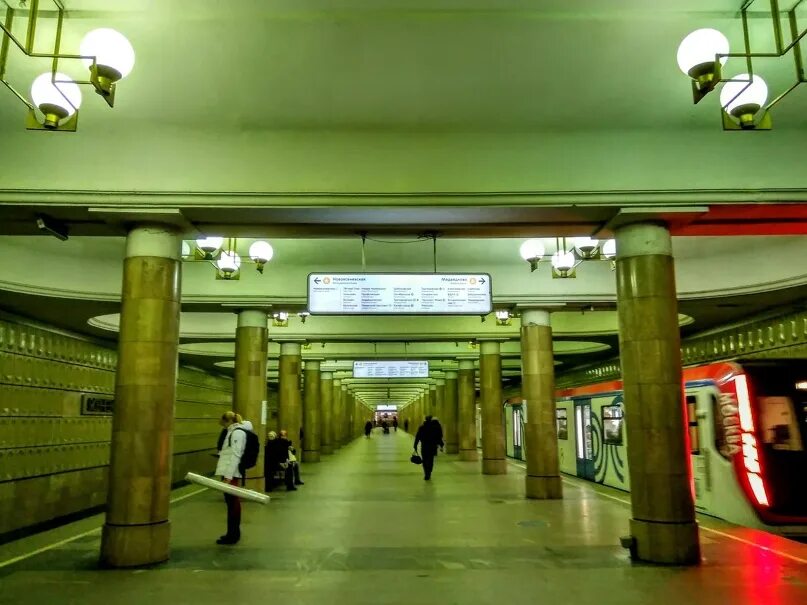 Ясеневая метро. Станция метро ясенево. вестибюль метро ясенево. вестибюль станции ясенево. станция ясенево москва.
