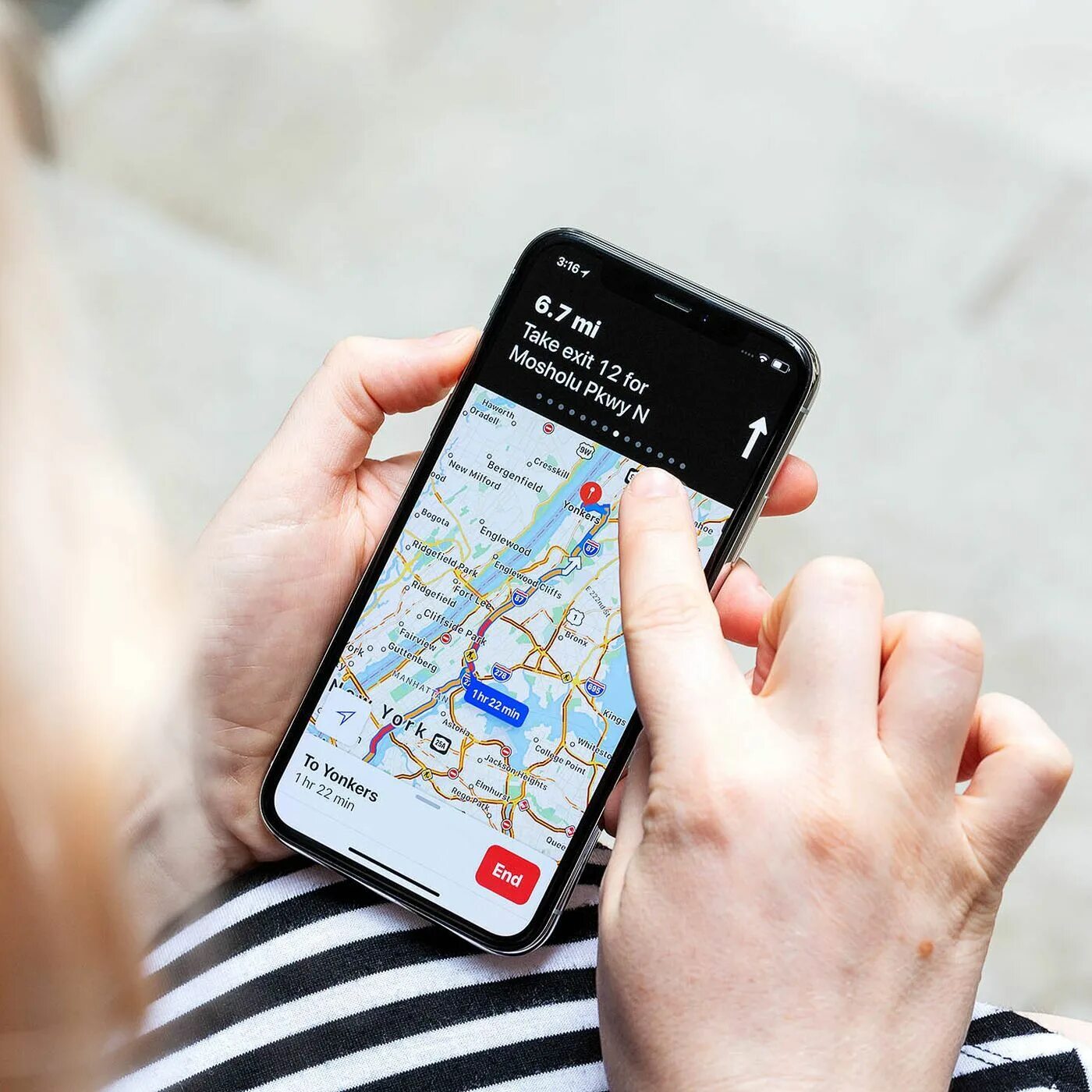Как можно со смартфона. Gps в смартфоне. смартфон с картой. передача фото с смартфона. будущее gps.