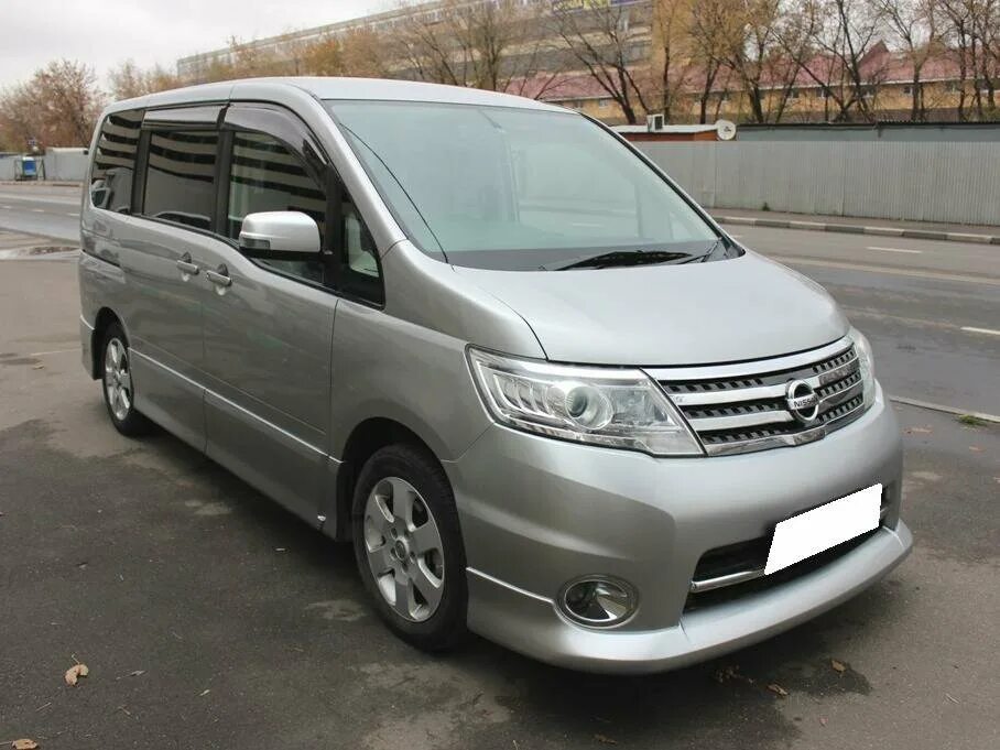 Минивэн машина пробегом. Nissan Serena 2010. Ниссан минивэн Серена 2010. Ниссан Серена с25 2010 года. Ниссан минивэн левый руль.