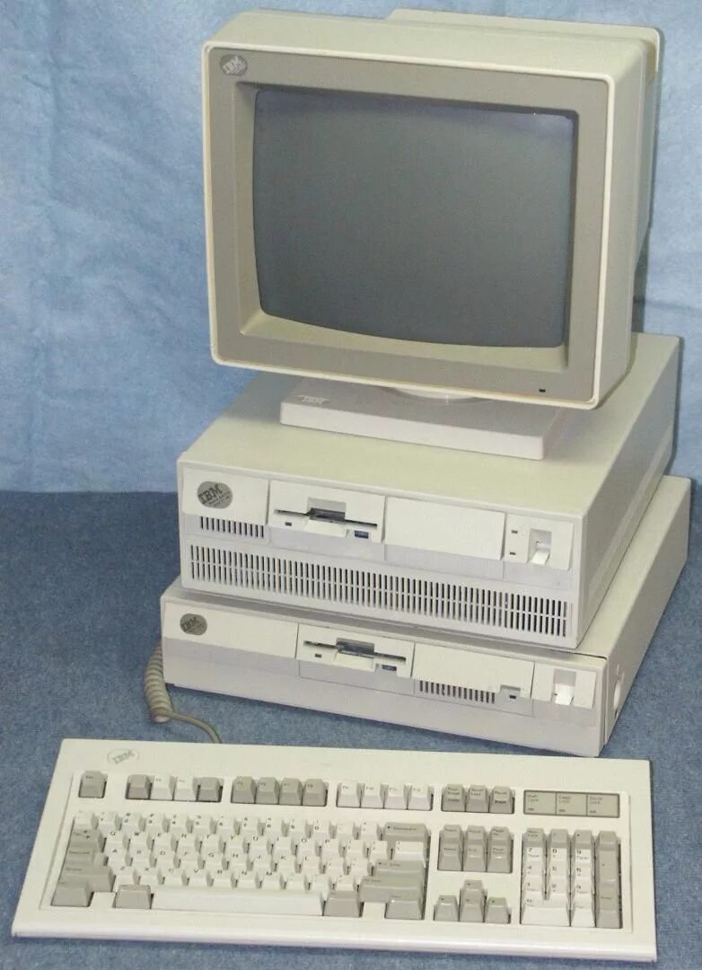 Компьютеры 90 х годов. IBM компьютеры 90-х. Корпус IBM 486. ПК IBM 2000. Ноут IBM 80х.
