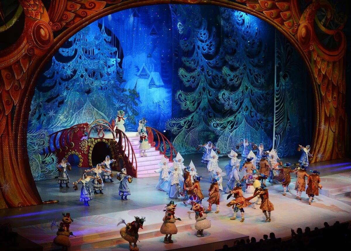 кремлёвская ёлка 2022 волшебная сказка стеклодува. главной елки страны в государственном кремлевском дворце. кремлевская елка 2023 фото представление новогоднее. кремлевская елка 2014. кремлевская елка с какого года.