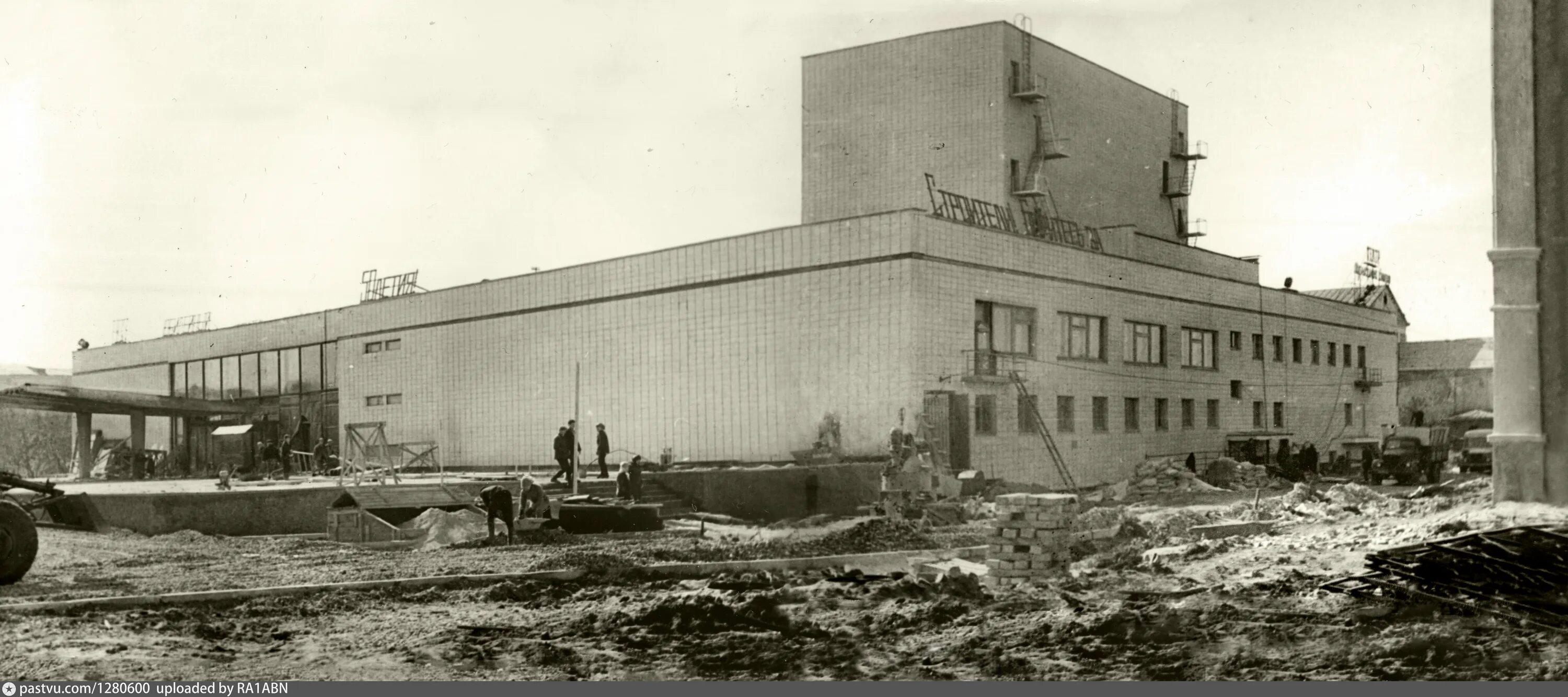 Тюз омск 1936. Новый тюз калуга. Площадь юности ярославль история. Строительство тюз. Строительство тюз.